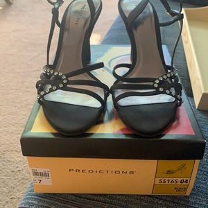 Black size 7 Prediction 3.5” heals